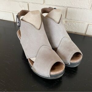 Womens Dansko Leather Distressed Stone Gray Vanda platform wedge Heel Sandal 36